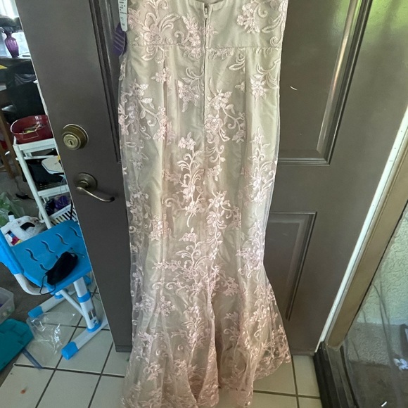 Elvina Embroidered Floral Mermaid Dress - Picture 7 of 10